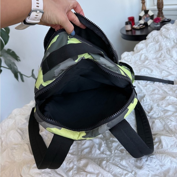 NWT - Lululemon Everyday Backpack 2.0 23L Heritage 365 Camo Green - Picture 13 of 15